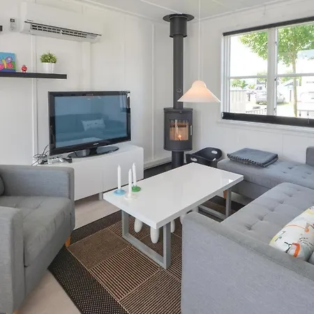 別荘 Three-bedroom Holiday With A Fireplace 05