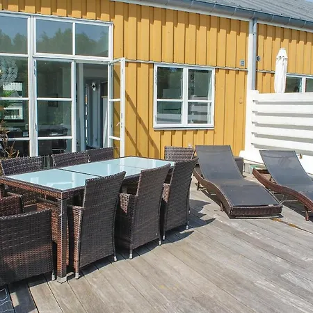 別荘 Three-bedroom Holiday With A Fireplace 05 *